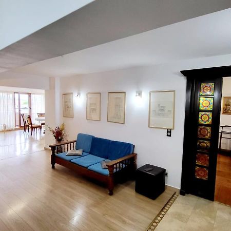 Spacious Apartment In City Centre 雅西 外观 照片