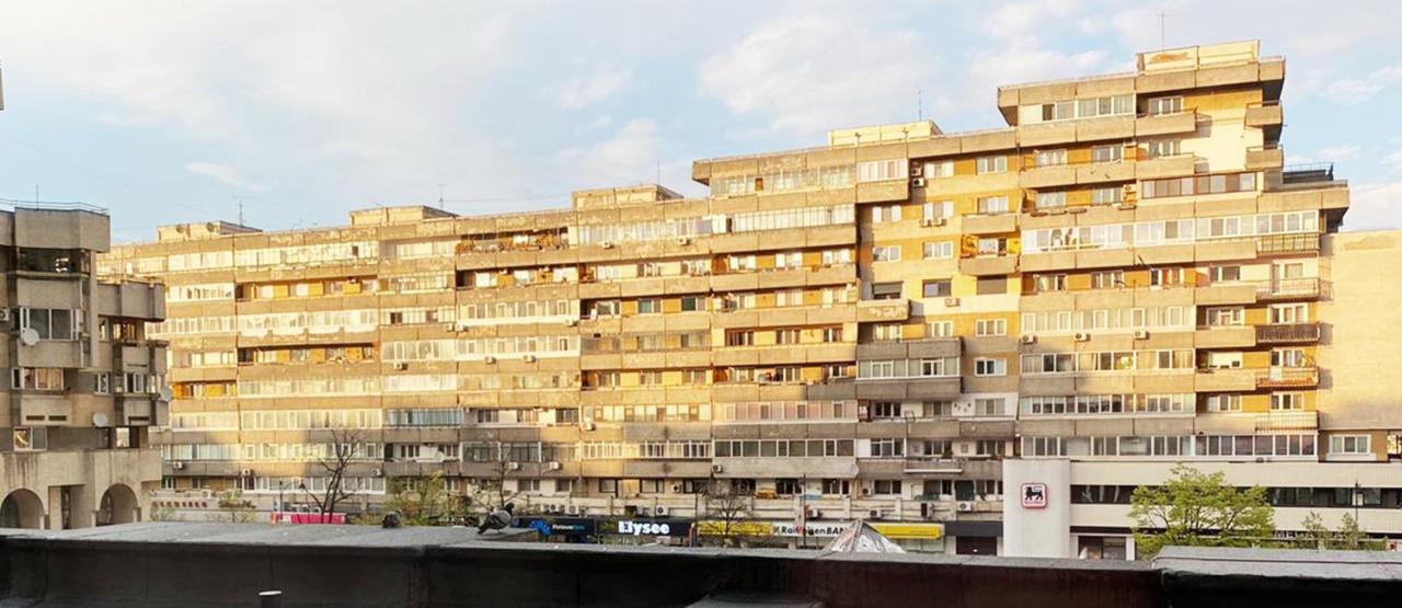 Spacious Apartment In City Centre 雅西 外观 照片