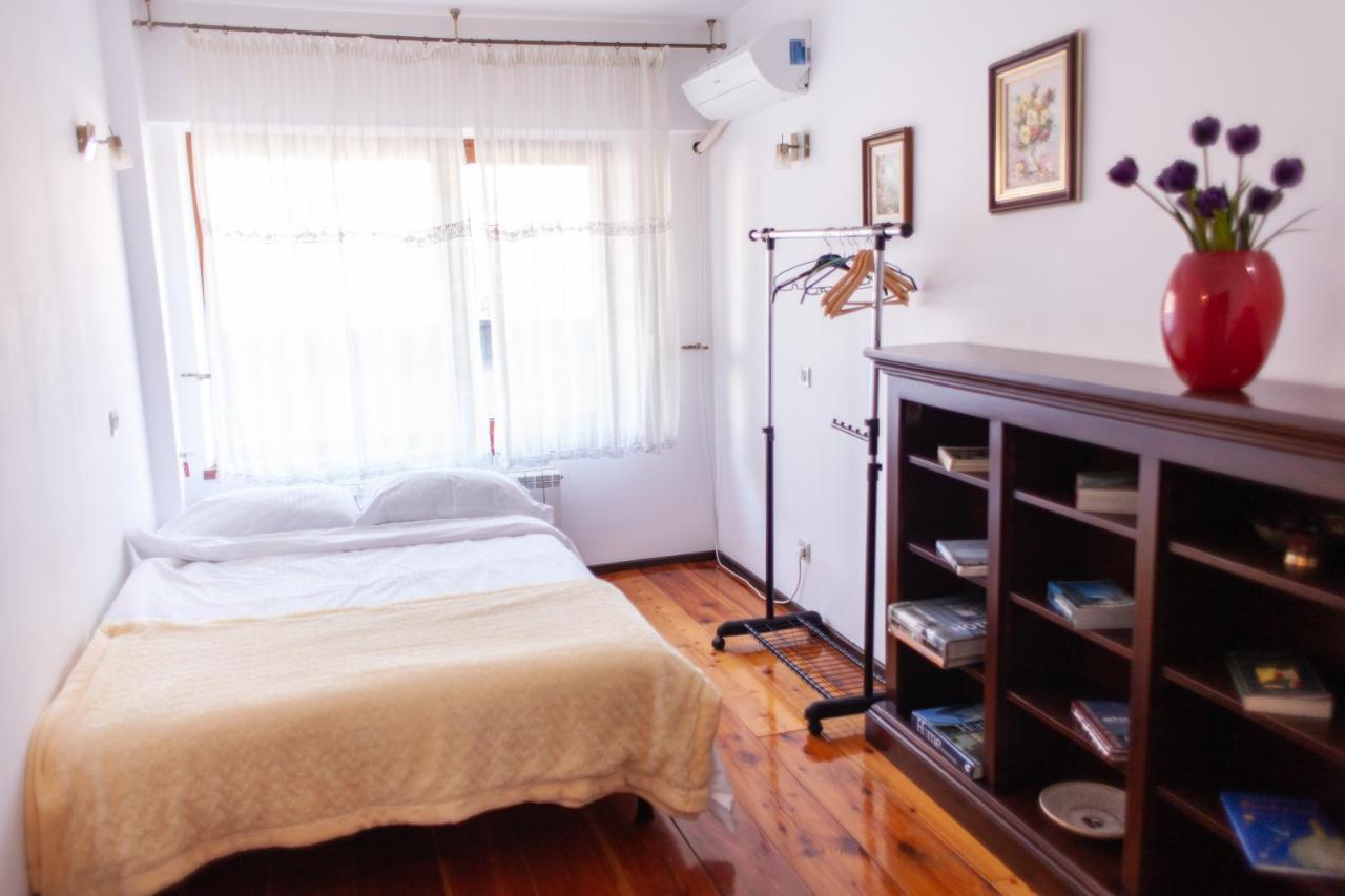 Spacious Apartment In City Centre 雅西 外观 照片