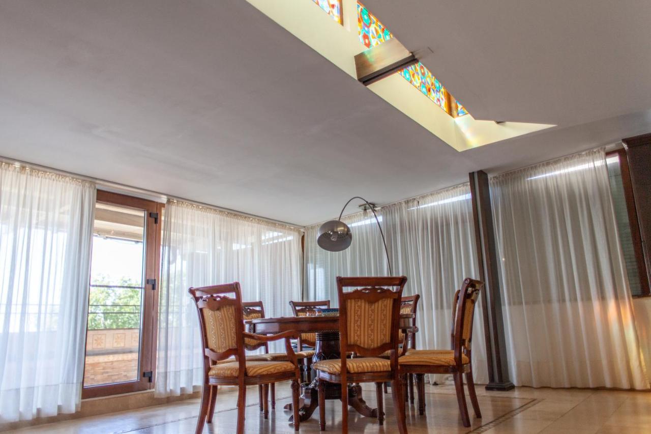 Spacious Apartment In City Centre 雅西 外观 照片
