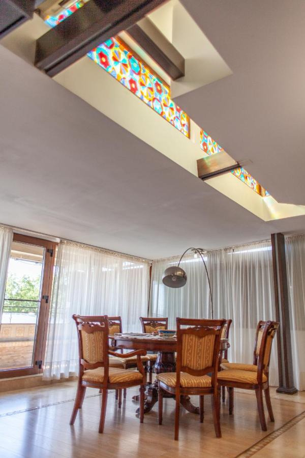 Spacious Apartment In City Centre 雅西 外观 照片