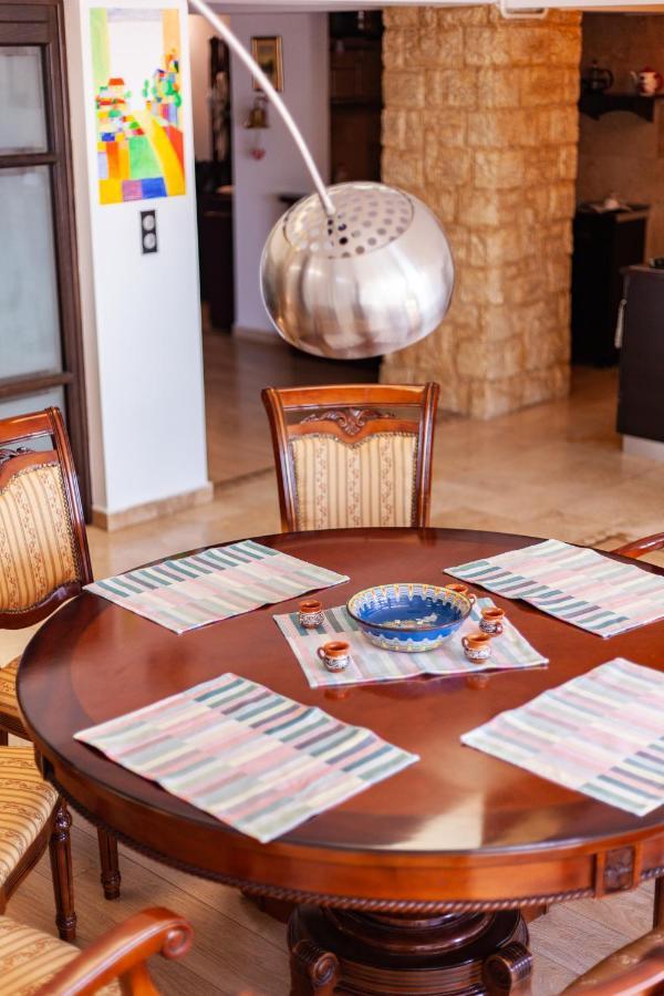 Spacious Apartment In City Centre 雅西 外观 照片