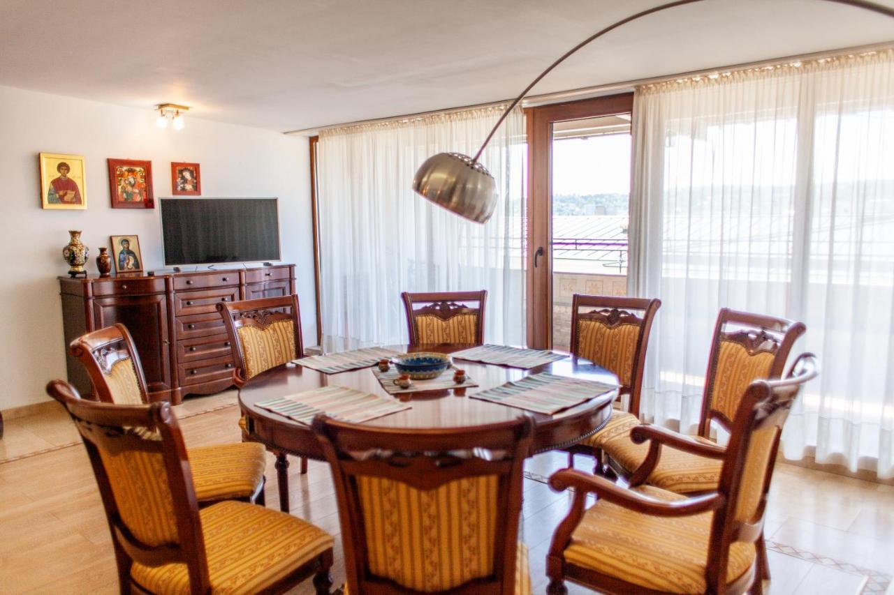 Spacious Apartment In City Centre 雅西 外观 照片