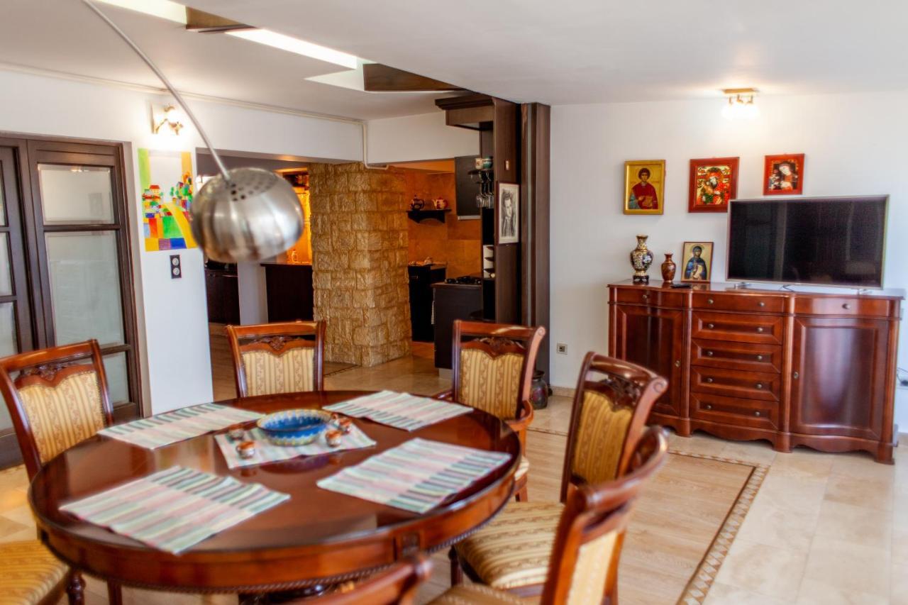 Spacious Apartment In City Centre 雅西 外观 照片