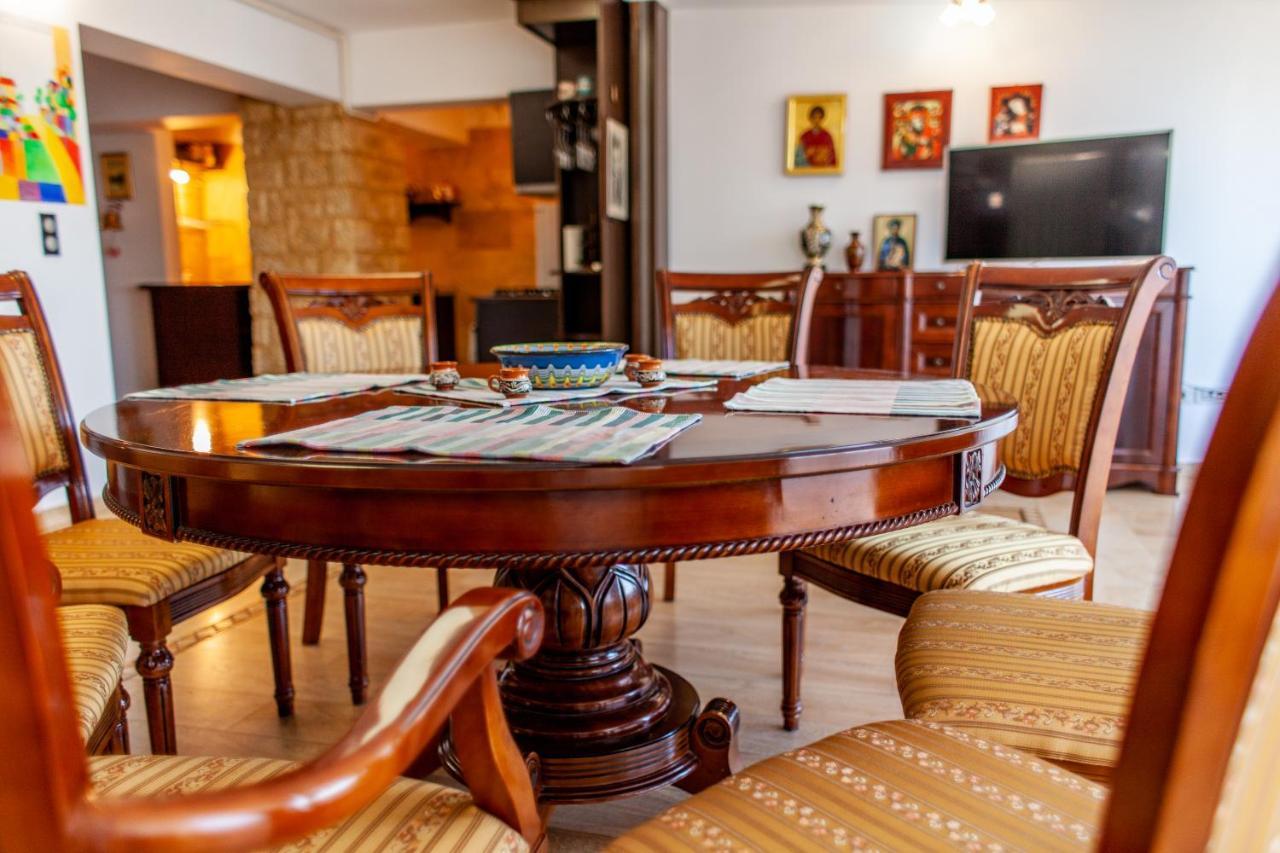 Spacious Apartment In City Centre 雅西 外观 照片