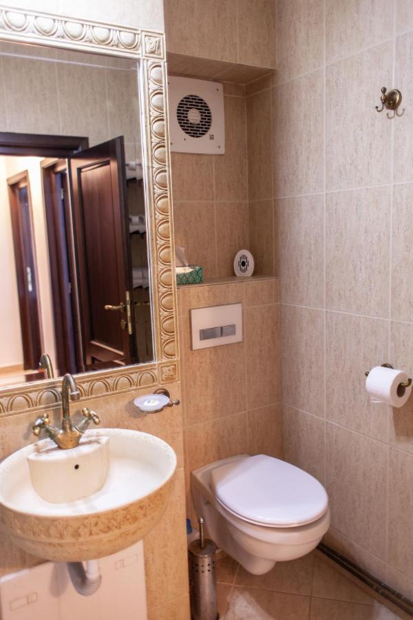 Spacious Apartment In City Centre 雅西 外观 照片