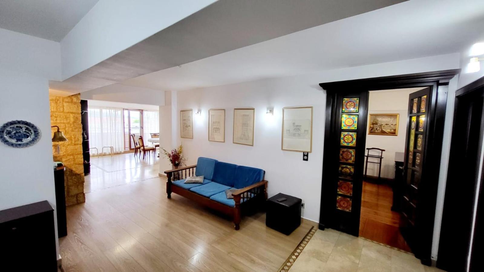 Spacious Apartment In City Centre 雅西 外观 照片