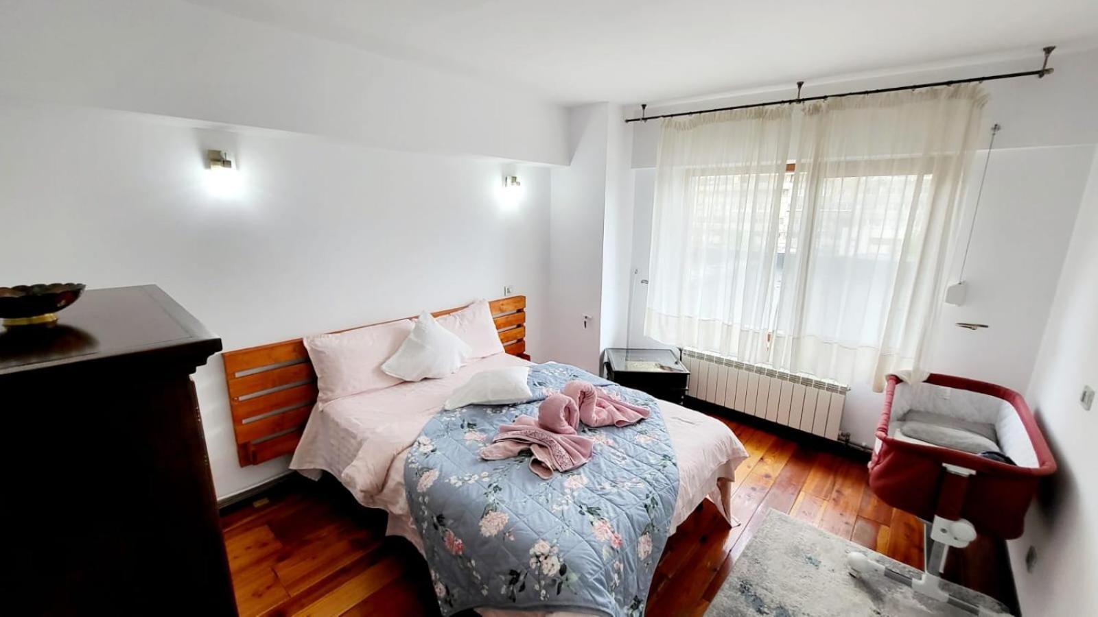 Spacious Apartment In City Centre 雅西 外观 照片