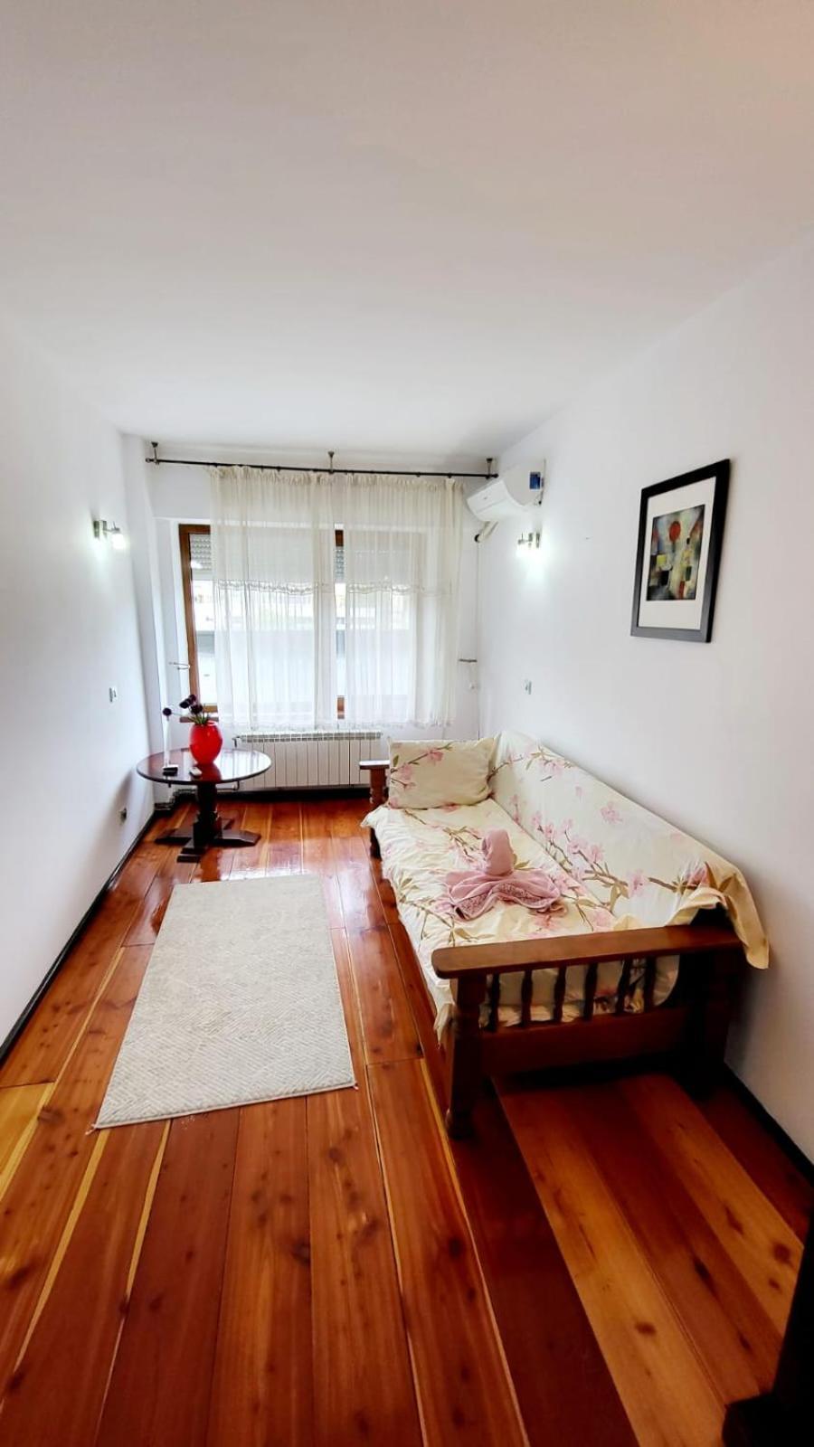 Spacious Apartment In City Centre 雅西 外观 照片