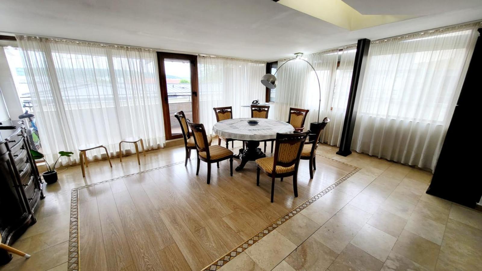 Spacious Apartment In City Centre 雅西 外观 照片